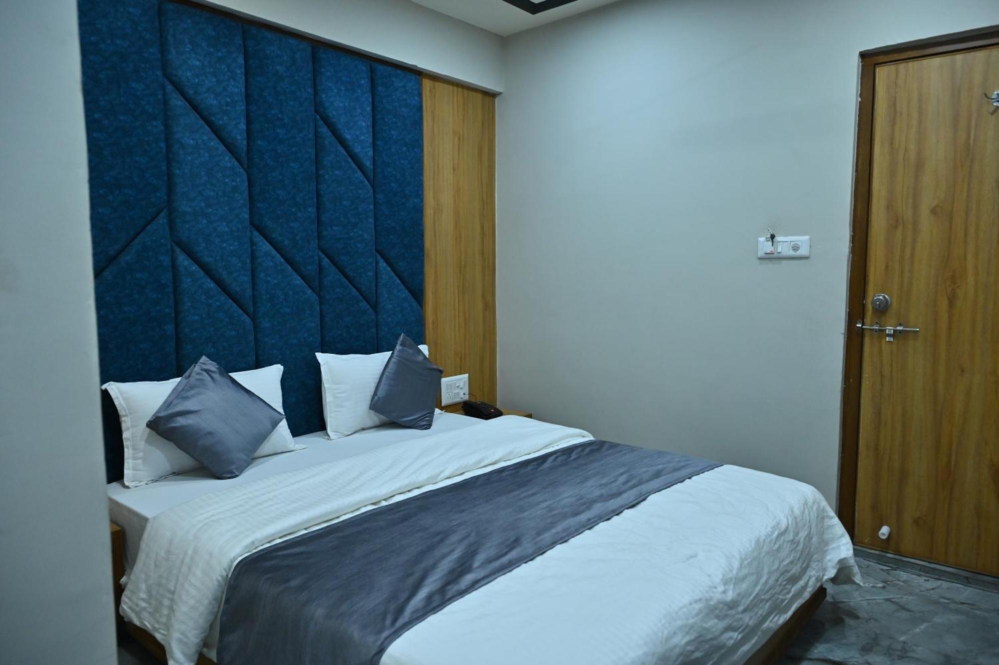 Hotel Sury Villa アーメダバード エクステリア 写真