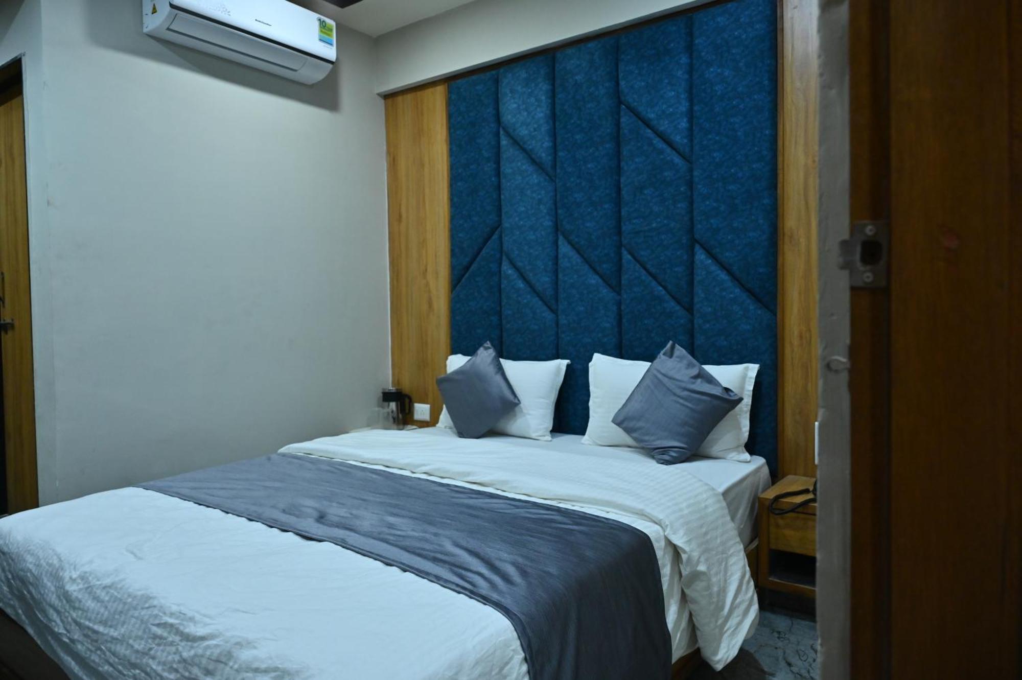 Hotel Sury Villa アーメダバード エクステリア 写真